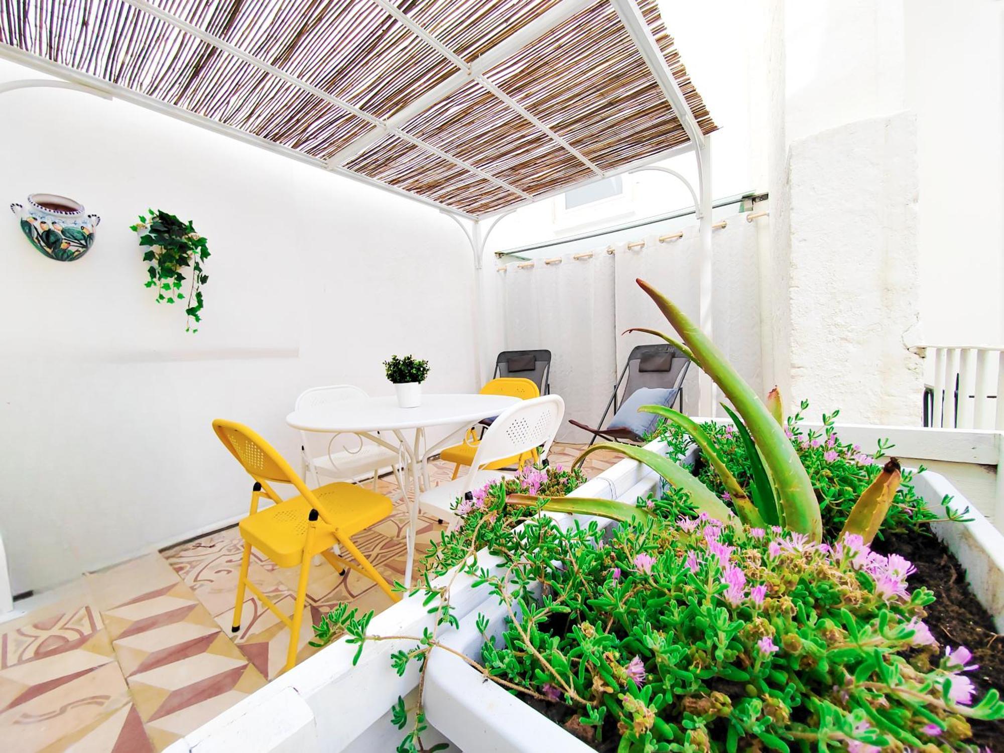 One-Bedroom Apartment Balcony City View Annex