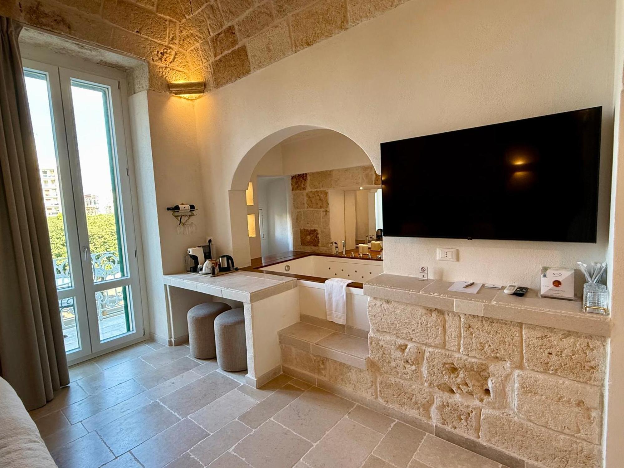 Queen Room Spa Bath